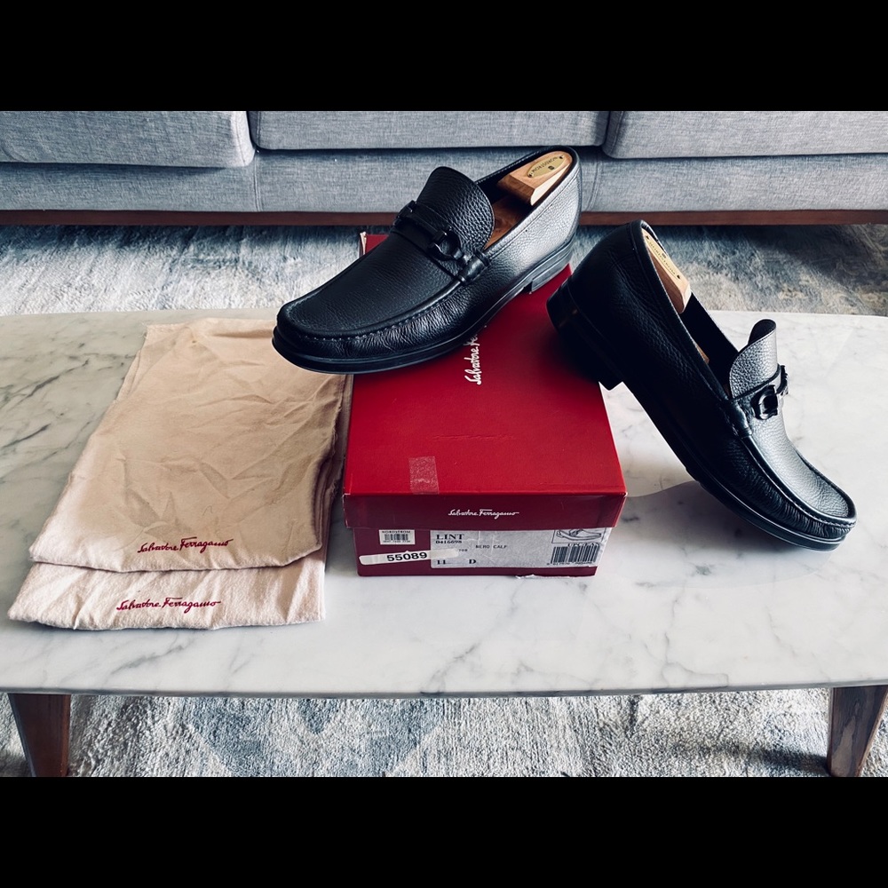 Men’s Ferragamo Black Leather Loafer - Size 11 US